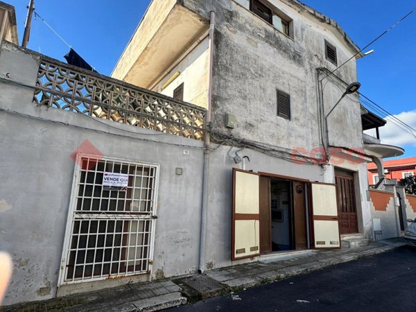 locale commerciale in vendita a Lizzano