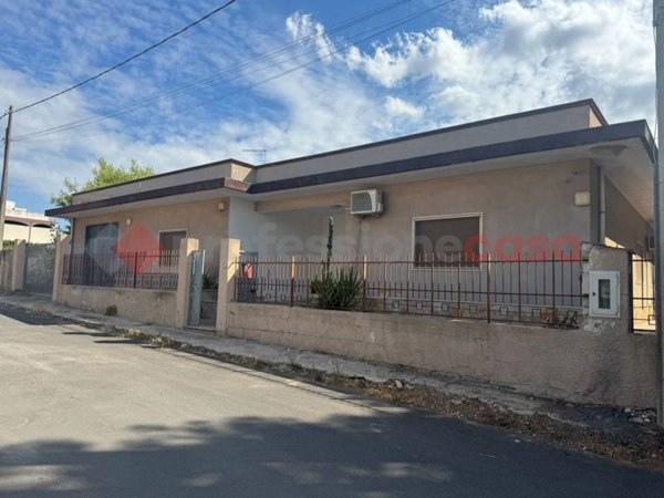 casa indipendente in vendita a Lizzano