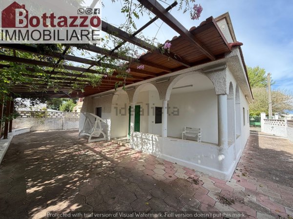 casa indipendente in vendita a Lizzano in zona Marina di Lizzano