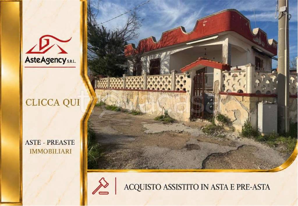 casa indipendente in vendita a Lizzano in zona Marina di Lizzano