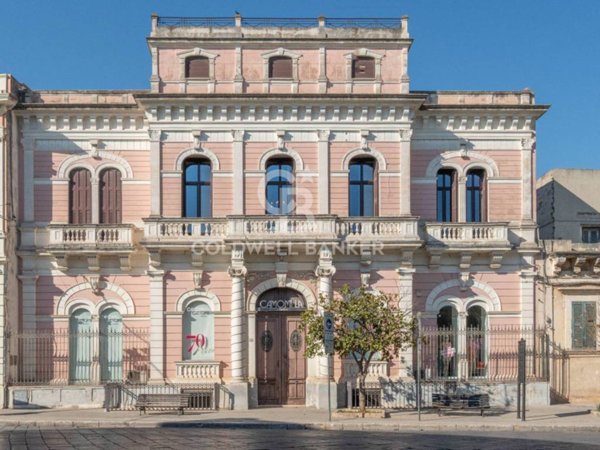 intera palazzina in vendita a Manduria