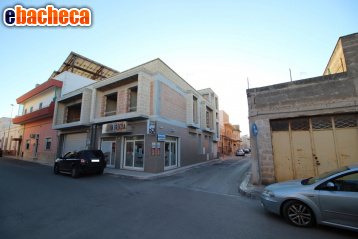 locale commerciale in vendita a Manduria