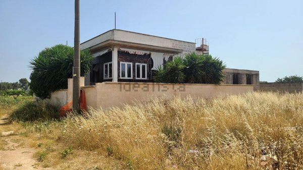 pentavano in vendita a Manduria in zona San Pietro in Bevagna