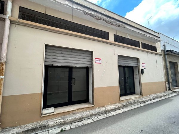 locale commerciale in vendita a Manduria