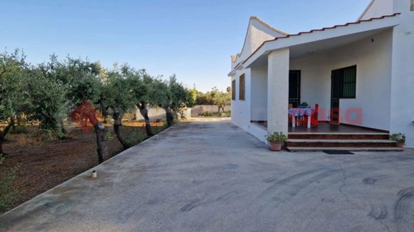 casa indipendente in vendita a Manduria