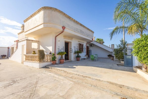 casa indipendente in vendita a Manduria