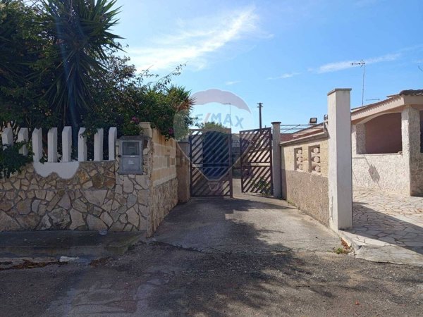 casa indipendente in vendita a Manduria in zona Torre Colimena