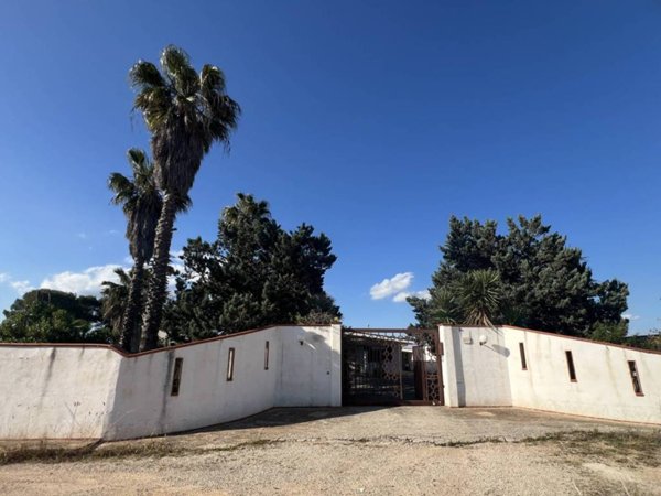 casa indipendente in vendita a Manduria