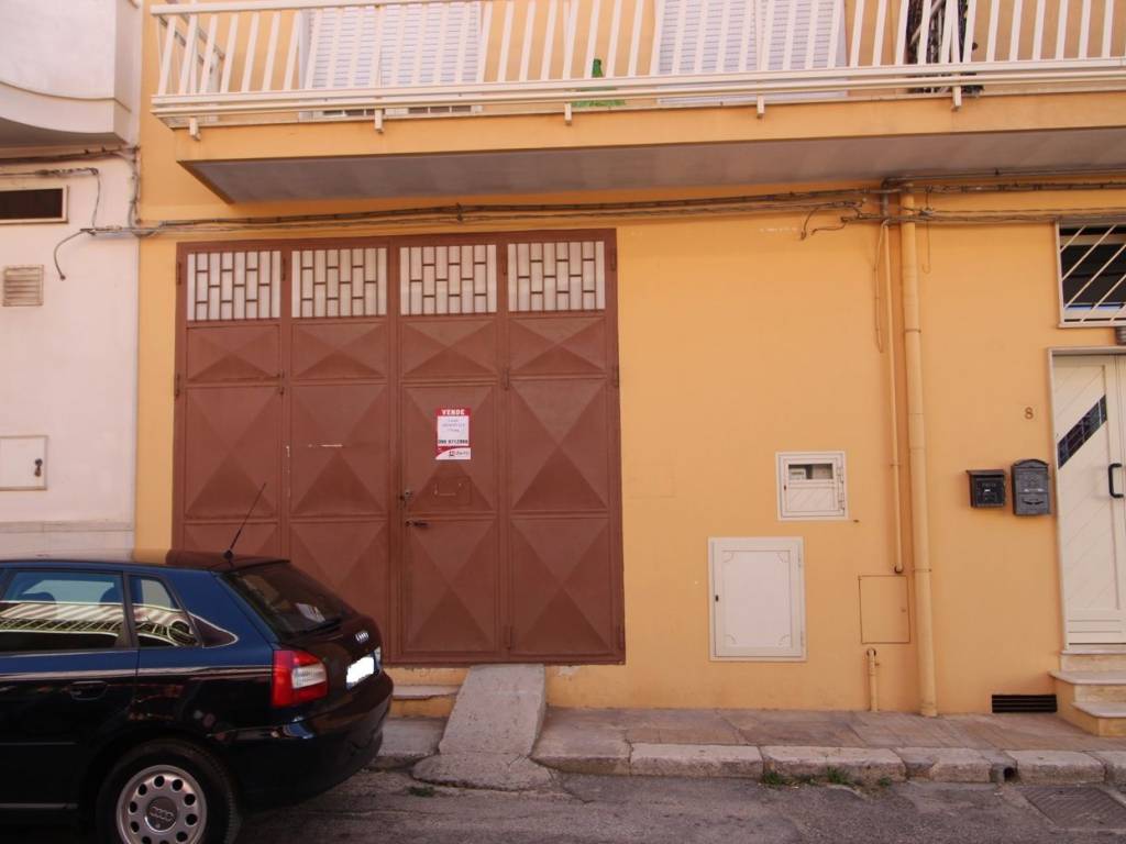locale commerciale in vendita a Manduria