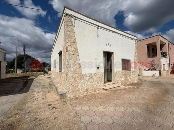 casa indipendente in vendita a Manduria in zona Uggiano Montefusco