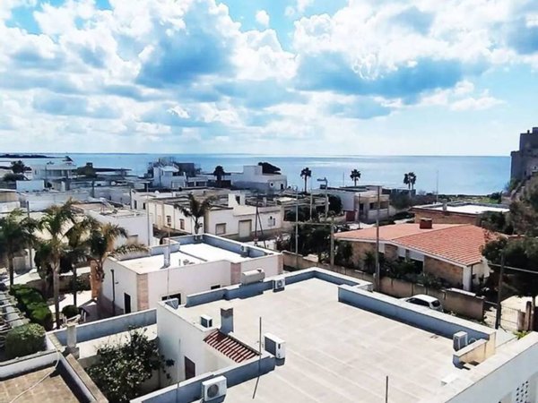 intera palazzina in vendita a Manduria in zona Torre Colimena