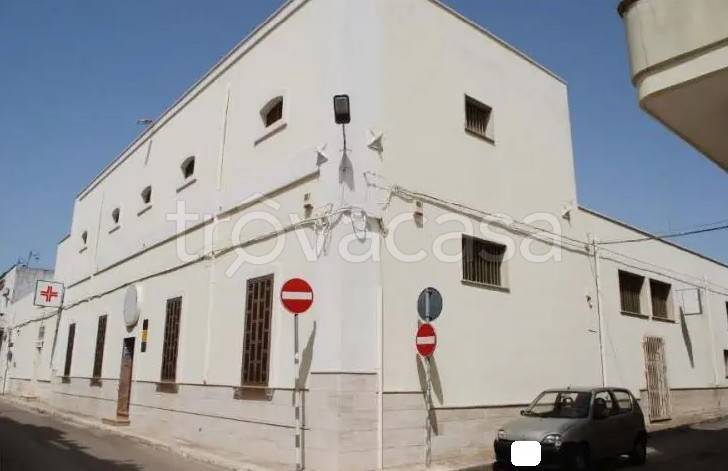 locale commerciale in vendita a Manduria