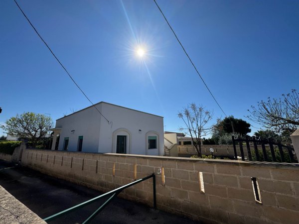 casa indipendente in vendita a Manduria