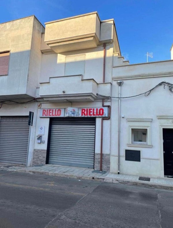 locale commerciale in vendita a Manduria