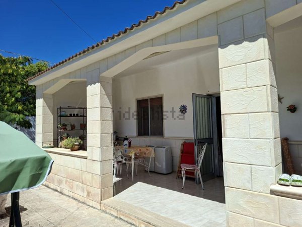 casa indipendente in vendita a Manduria