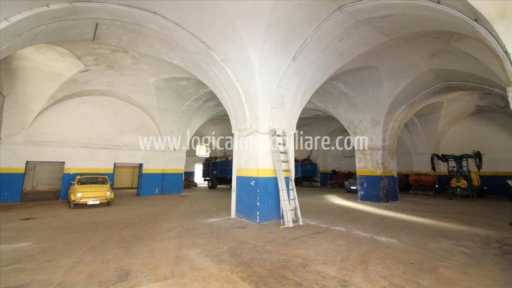 negozio in vendita a Manduria