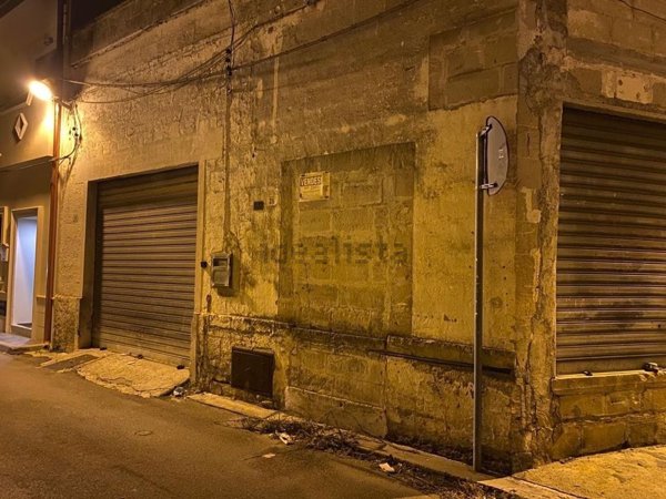 locale commerciale in vendita a Manduria