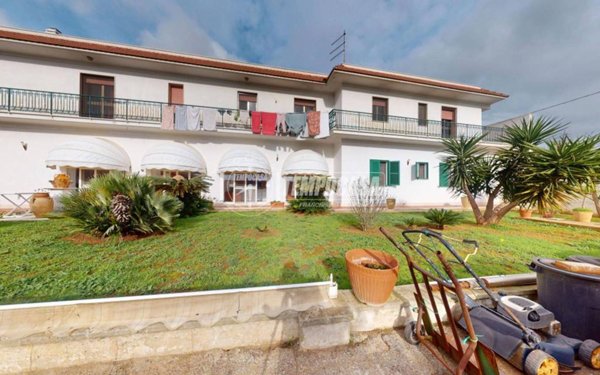 casa indipendente in vendita a Manduria