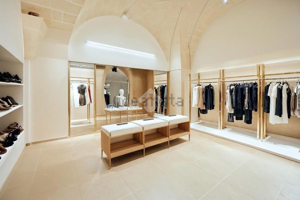 locale commerciale in vendita a Manduria