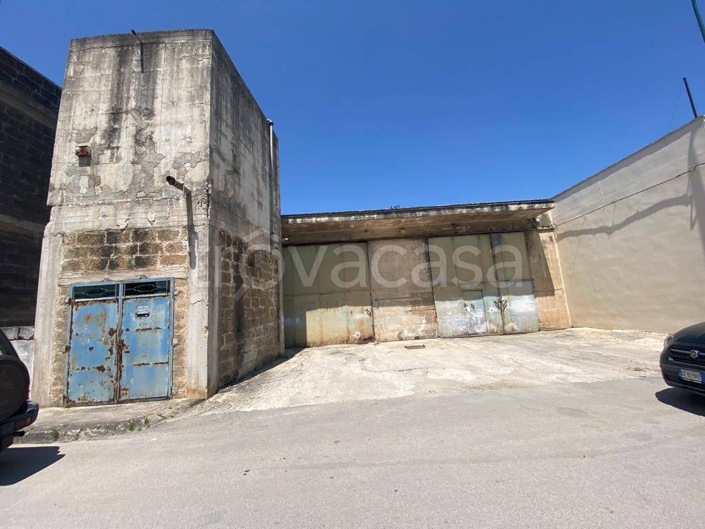 locale commerciale in vendita a Manduria