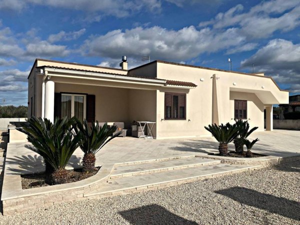 casa indipendente in vendita a Manduria