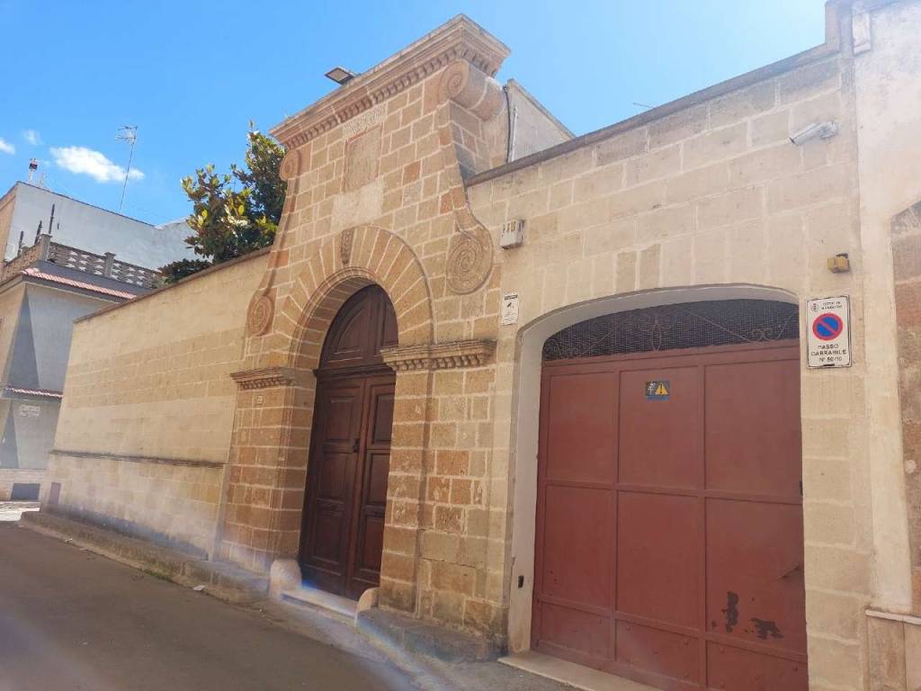 intera palazzina in vendita a Manduria