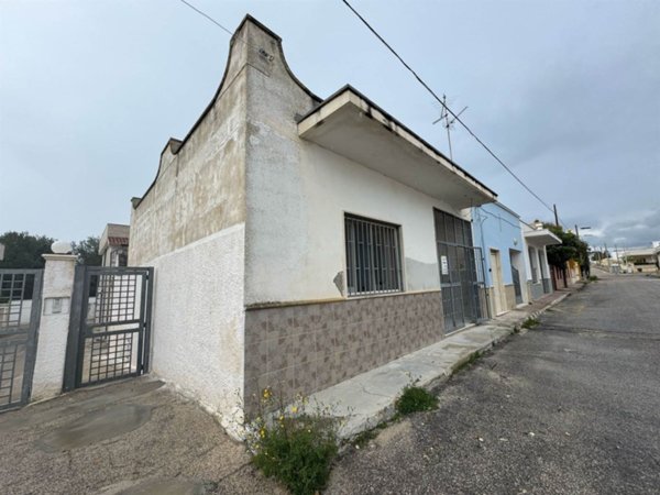 casa indipendente in vendita a Manduria