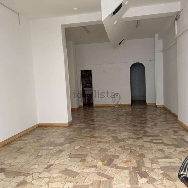 locale commerciale in vendita a Manduria