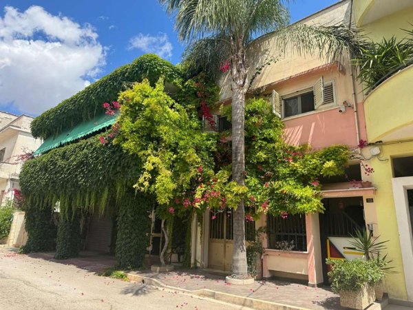 locale commerciale in vendita a Manduria