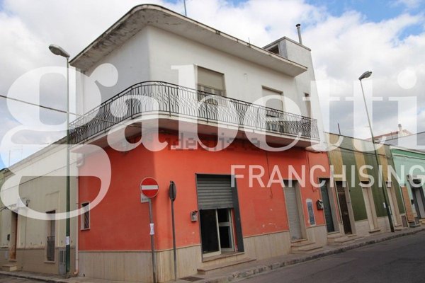 locale commerciale in vendita a Manduria