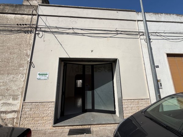 locale commerciale in vendita a Manduria