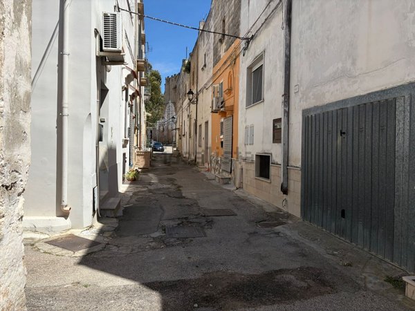locale di sgombero in vendita a Manduria