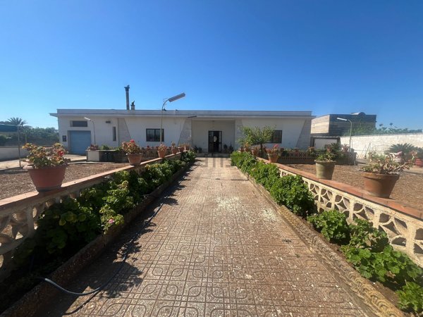 casa indipendente in vendita a Manduria