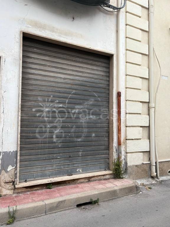 locale commerciale in vendita a Manduria