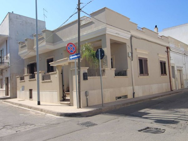 casa indipendente in vendita a Manduria