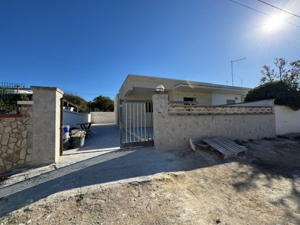 casa indipendente in vendita a Manduria