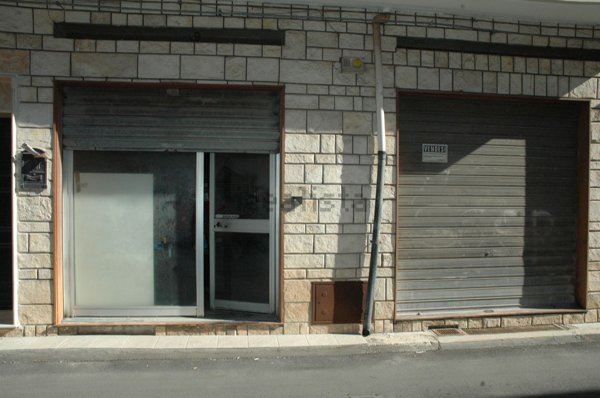 locale commerciale in vendita a Manduria