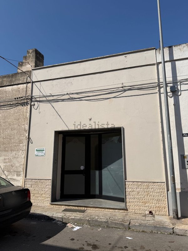 locale commerciale in vendita a Manduria