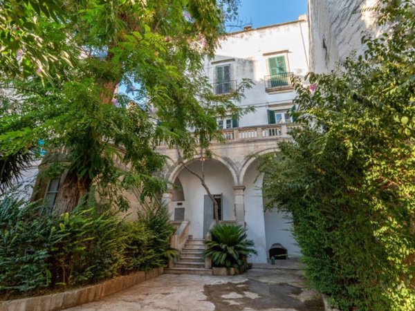 intera palazzina in vendita a Martina Franca in zona Centro Storico