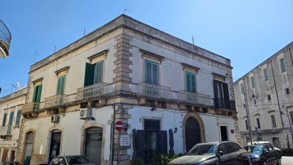pentavano in vendita a Martina Franca