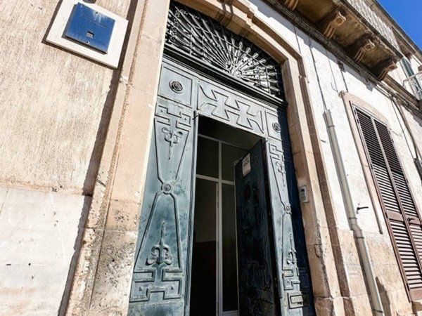 intera palazzina in vendita a Martina Franca in zona Centro Storico