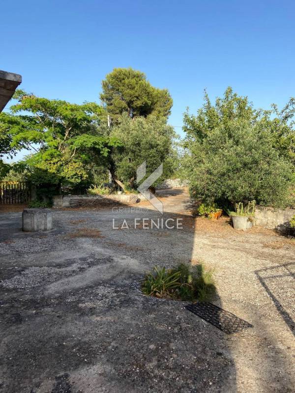 casa indipendente in vendita a Martina Franca in zona Carpari