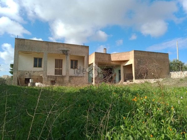 casa indipendente in vendita a Martina Franca in zona Carpari
