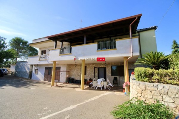 casa indipendente in vendita a Martina Franca in zona Pergolo