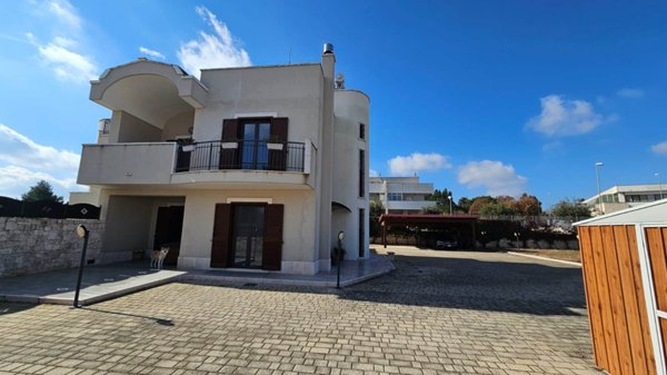 casa indipendente in vendita a Martina Franca in zona Pergolo