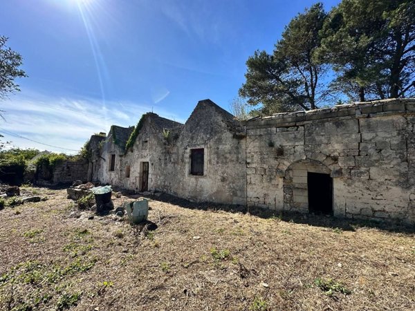 esavano in vendita a Martina Franca