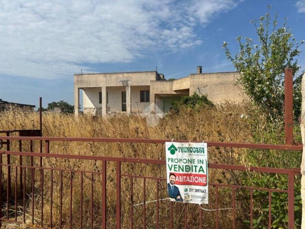 casa indipendente in vendita a Martina Franca in zona Carpari