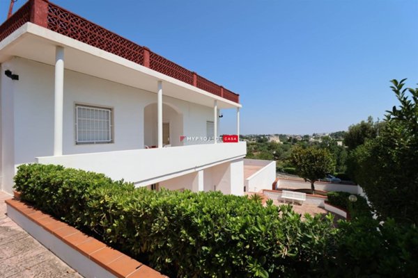 casa indipendente in vendita a Martina Franca in zona Pergolo