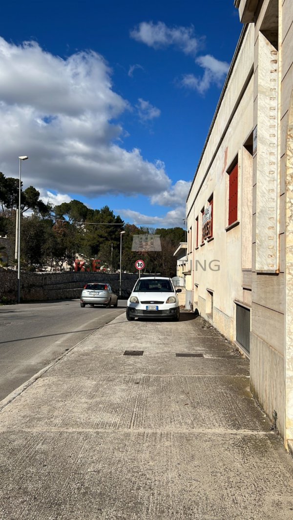 locale commerciale in vendita a Martina Franca