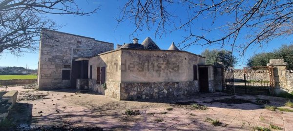 esavano in vendita a Martina Franca